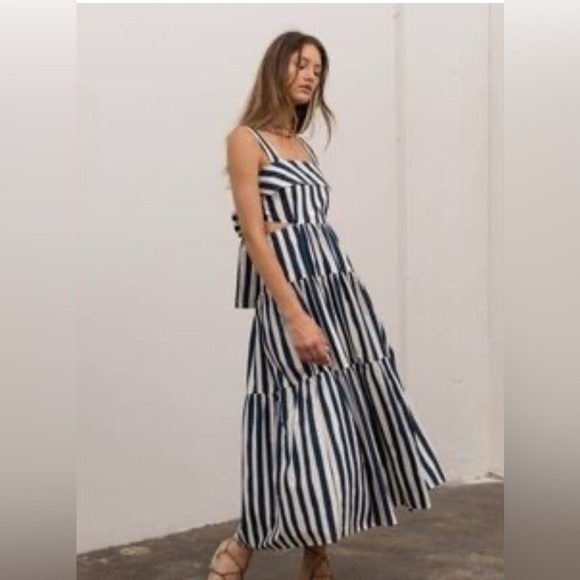 💲 FINAL! MOON RIVER Ruffled Back Tie Cut-Out Shirred Tiered Midi Dress - Picture 1 of 10